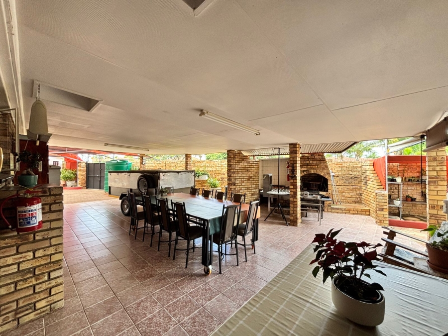 5 Bedroom Property for Sale in Flamwood North West